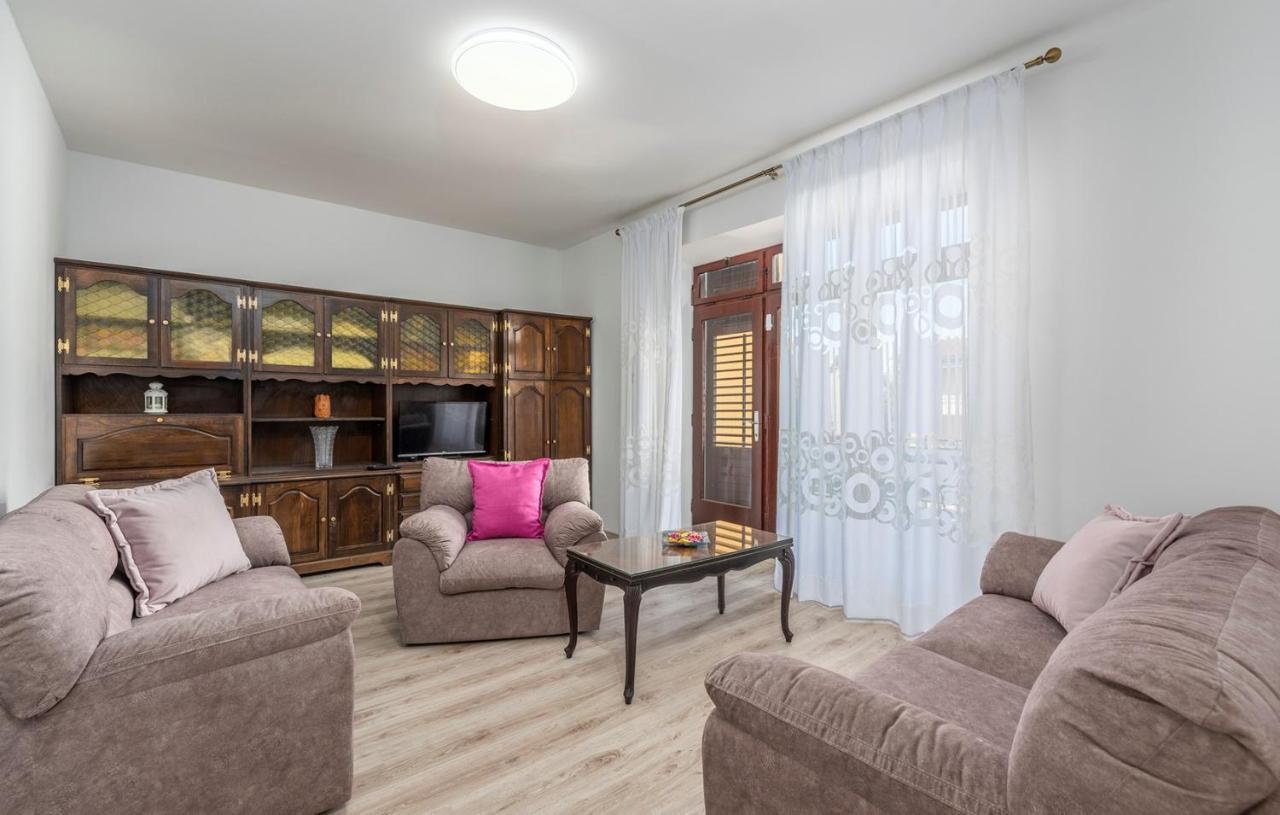 Apartment Lazzarich With Terrace Пореч Екстериор снимка