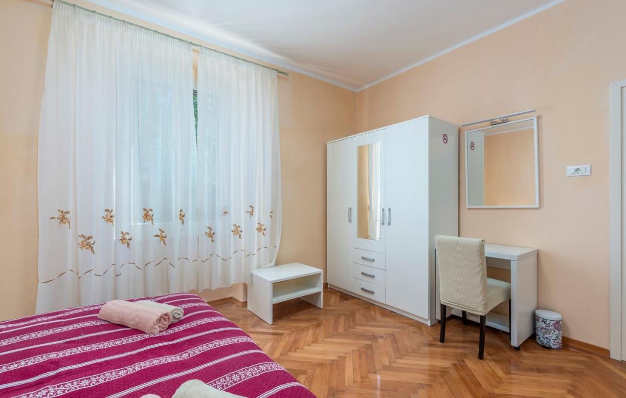 Apartment Lazzarich With Terrace Пореч Екстериор снимка