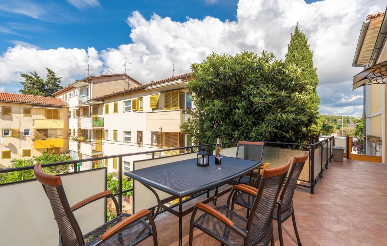 Apartment Lazzarich With Terrace Пореч Екстериор снимка
