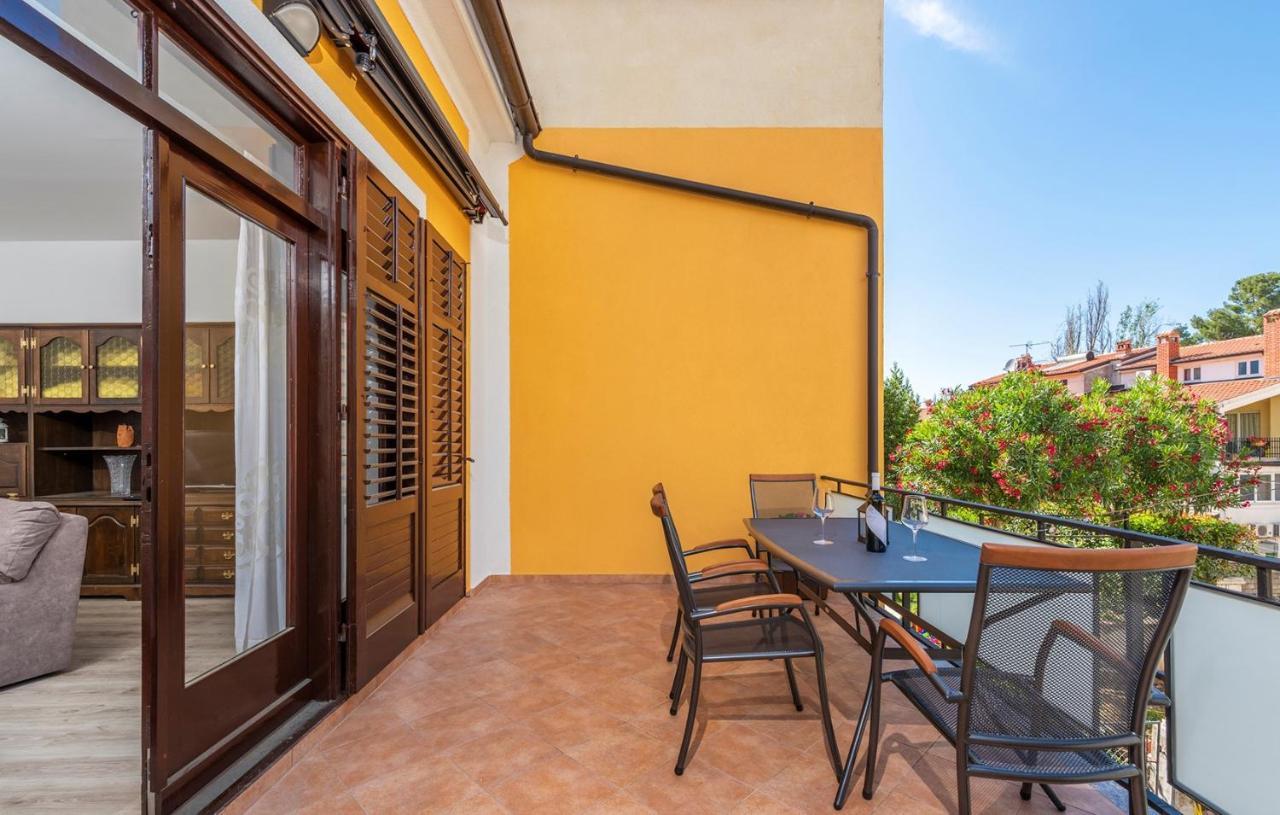 Apartment Lazzarich With Terrace Пореч Екстериор снимка