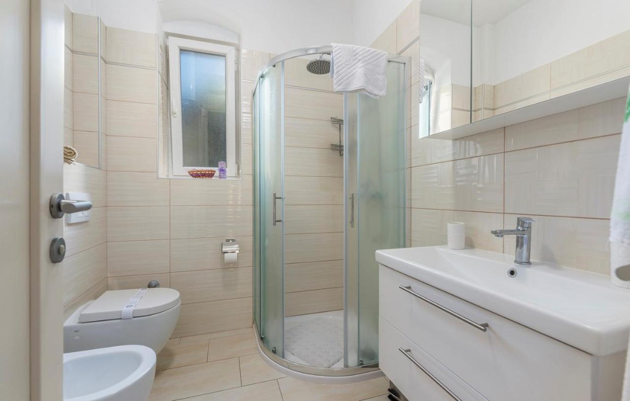 Apartment Lazzarich With Terrace Пореч Екстериор снимка