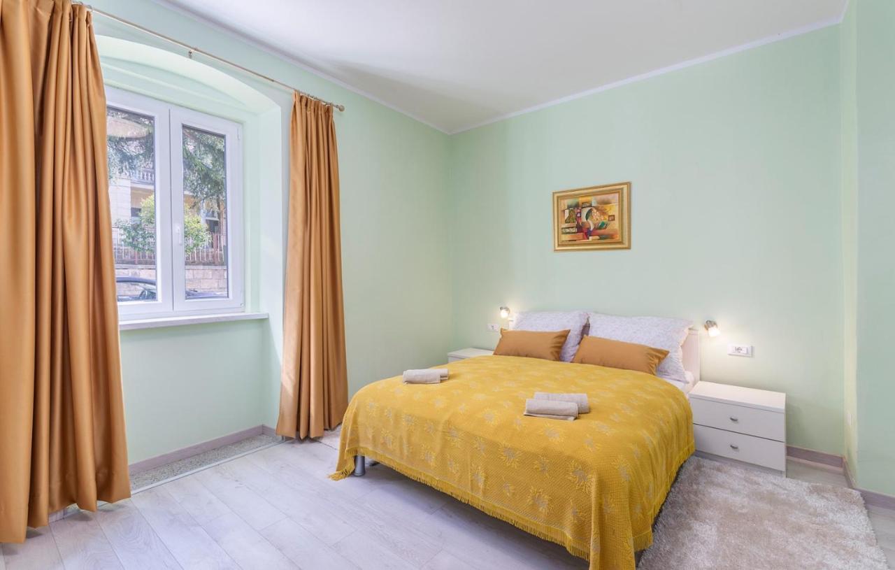 Apartment Lazzarich With Terrace Пореч Екстериор снимка
