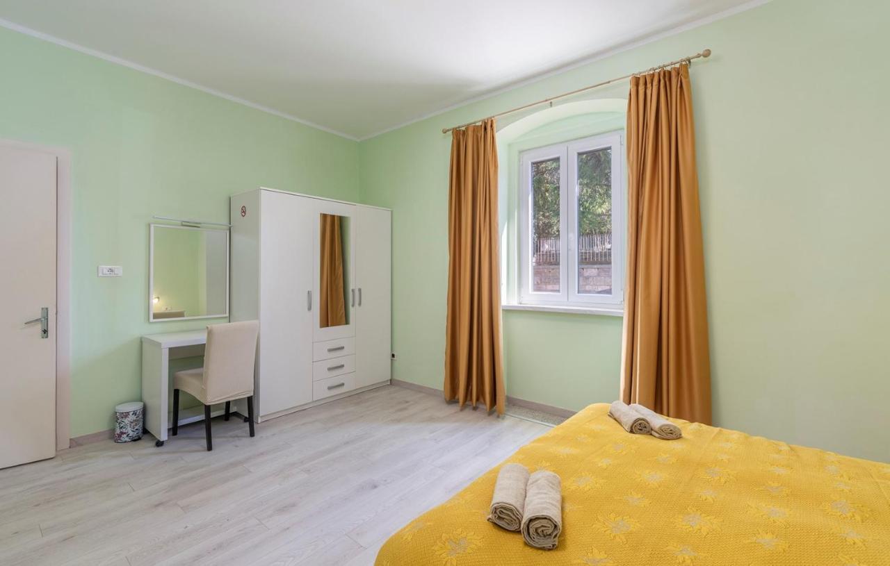 Apartment Lazzarich With Terrace Пореч Екстериор снимка
