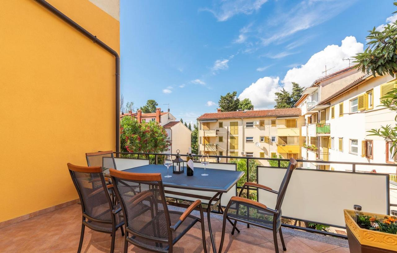 Apartment Lazzarich With Terrace Пореч Екстериор снимка